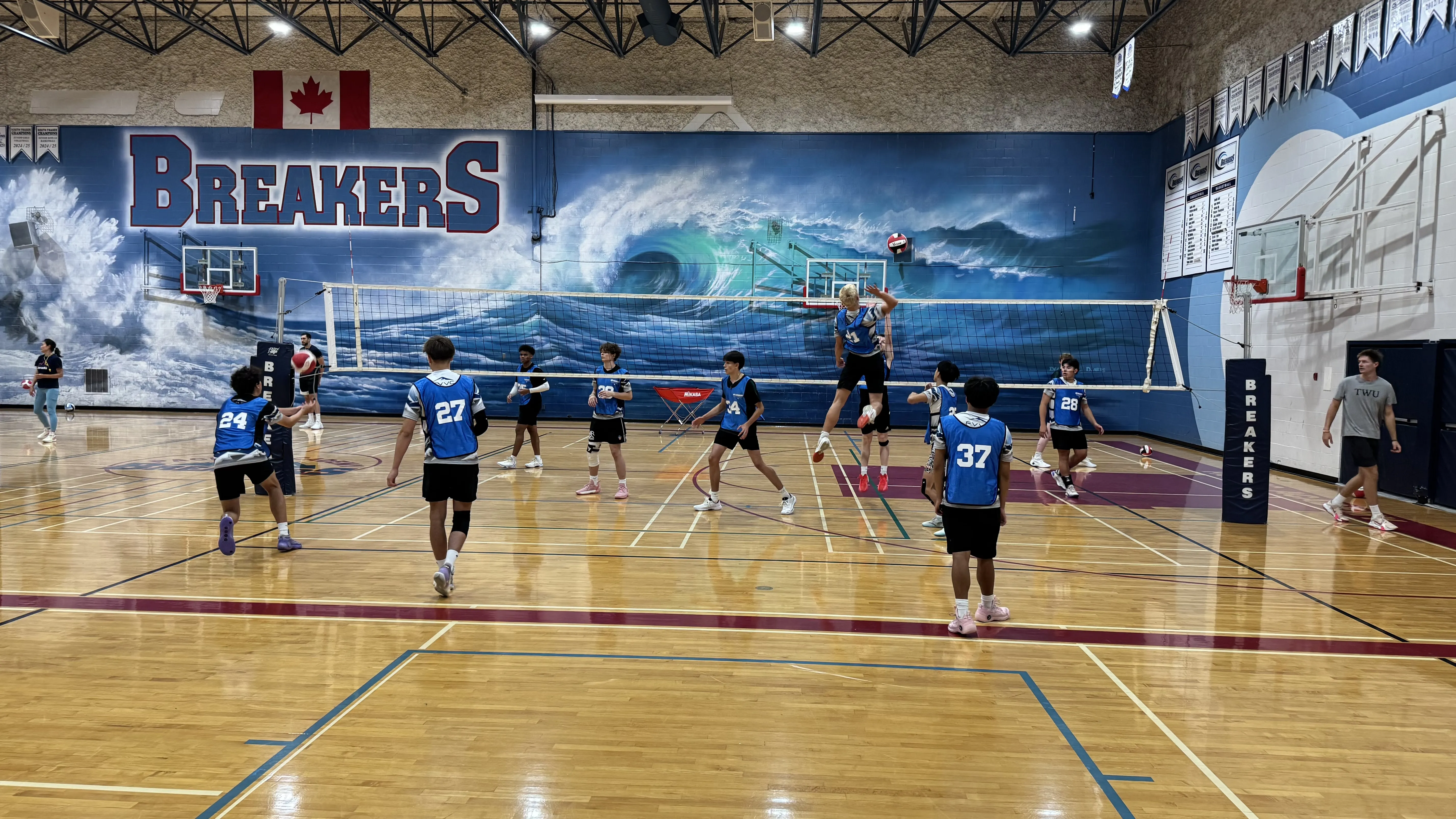 Youth athletes at Vision Elite Academy holiday volleyball program